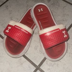 Boys red and white under armor size 1Y slides good condition